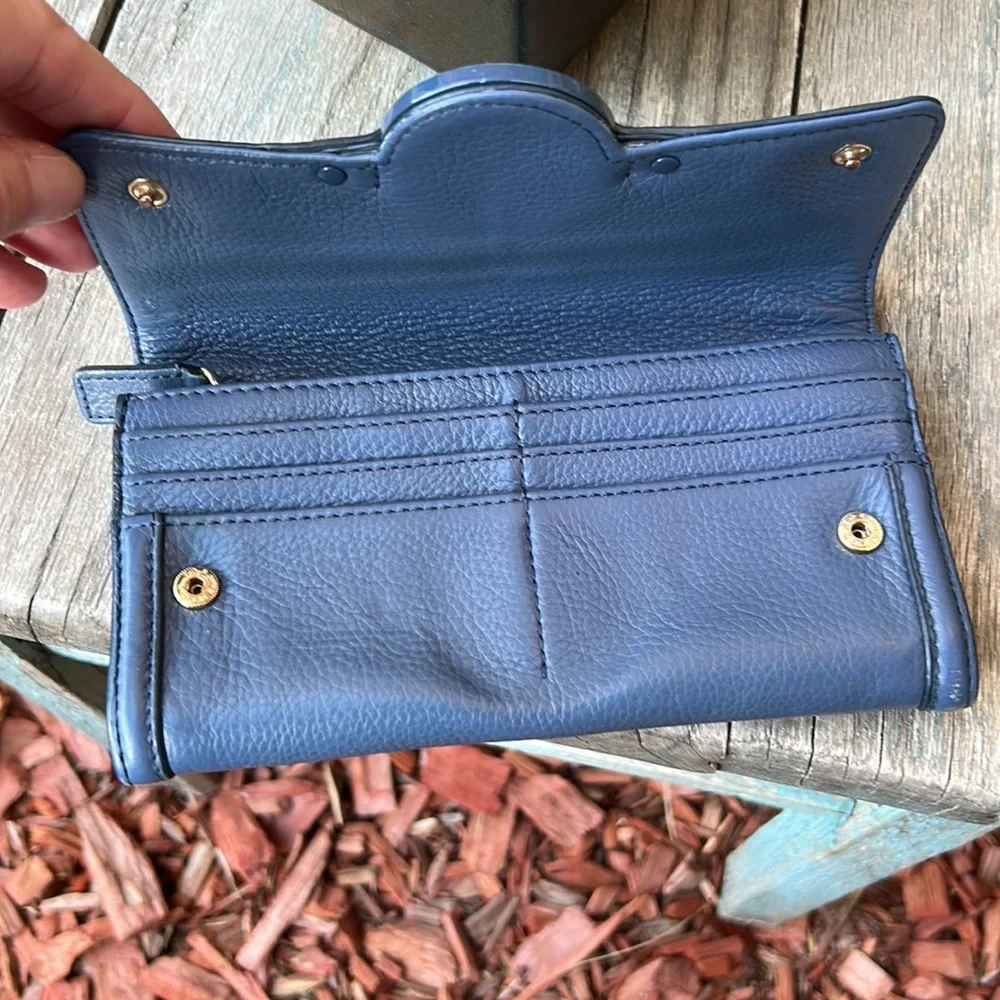 TORY BURCH Blue Snap Front/Magnetic Logo Amanda Wallet